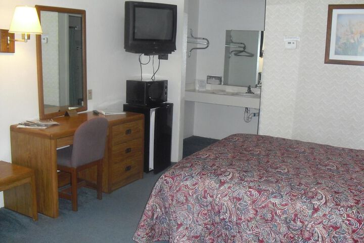 Room 17 of 46
