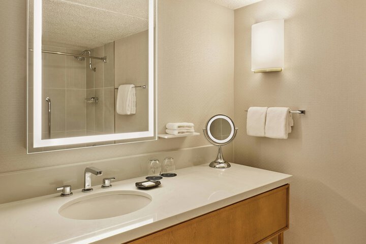 Room 7 of 32