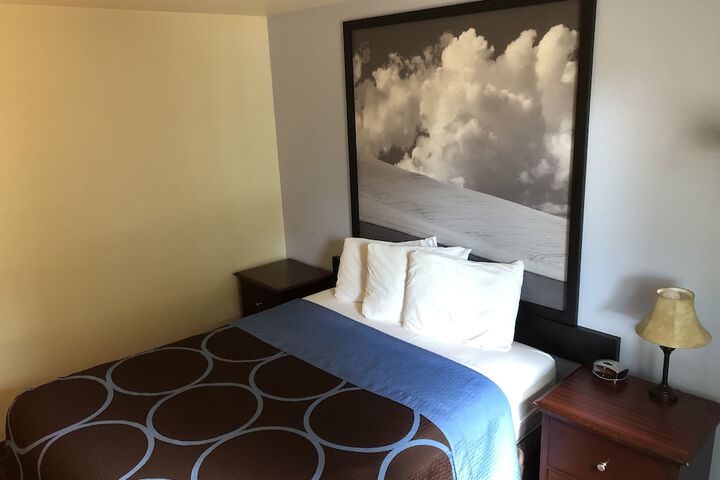 Room 7 of 19