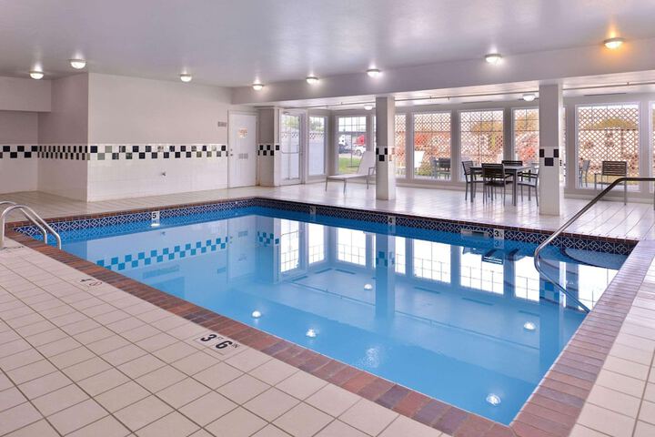 Country Inn & Suites by Radisson Omaha Airport, IA