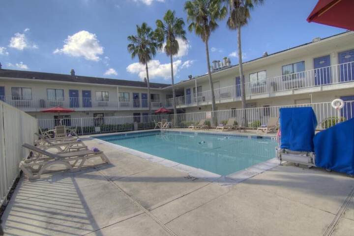 Pool 4 of 35