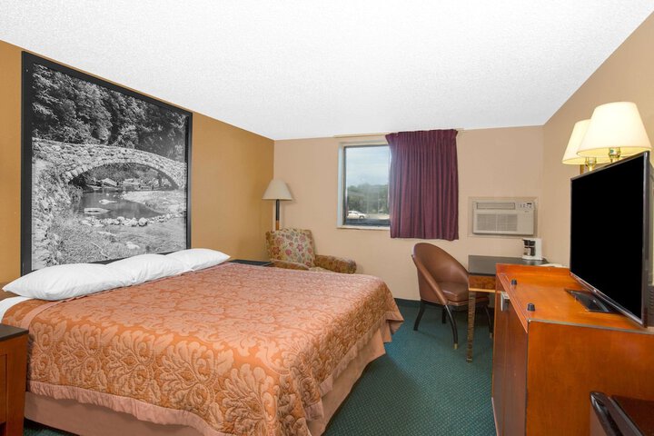 Room 13 of 16