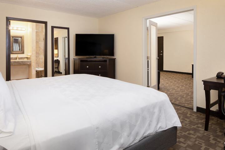Holiday Inn Hotel & Suites Charleston West by IHG
