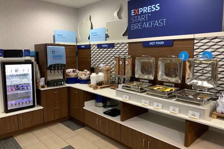 Holiday Inn Express & Suites Evansville North by IHG