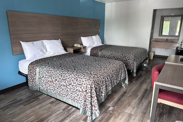 Room 9 of 16