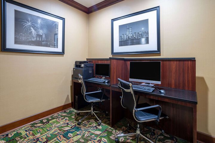 Days Hotel by Wyndham North Bergen / NYC Area