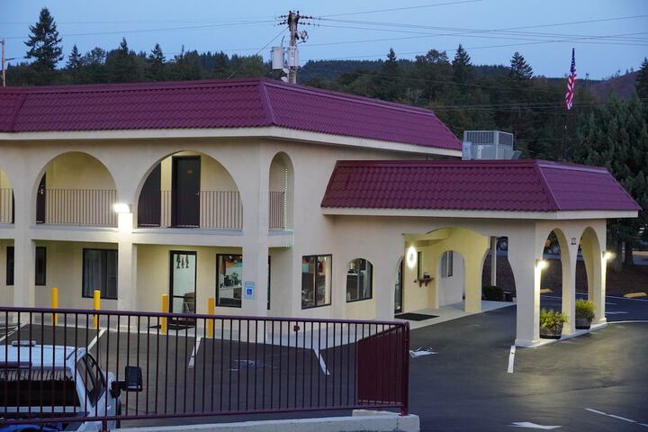 Timberland Inn & Suites