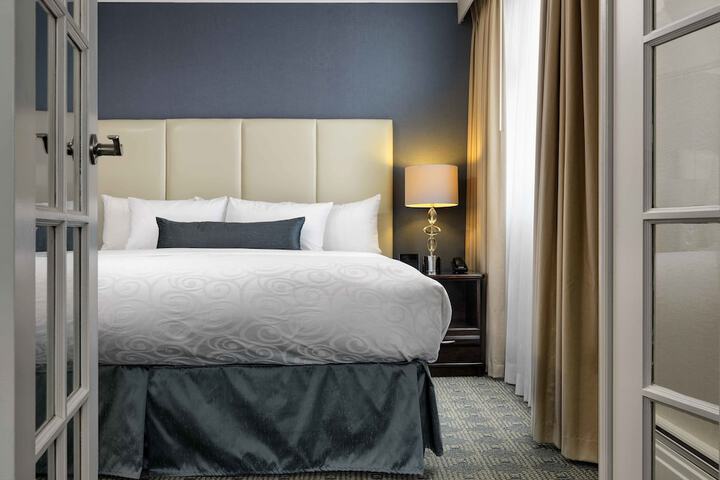 Chateau Victoria Hotel and Suites