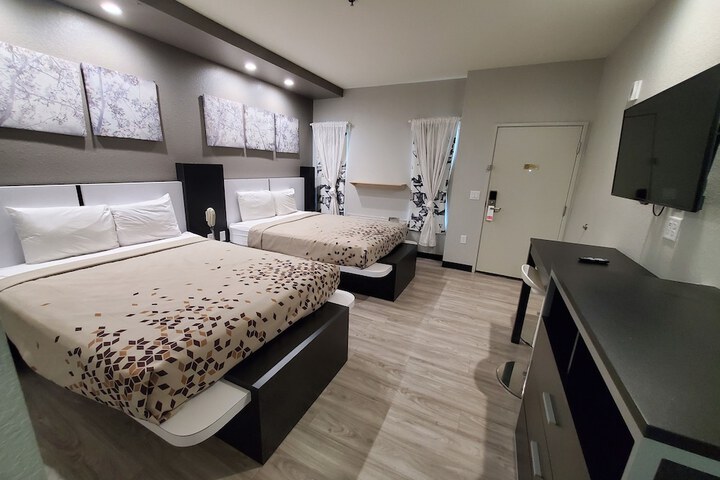 Room 10 of 26