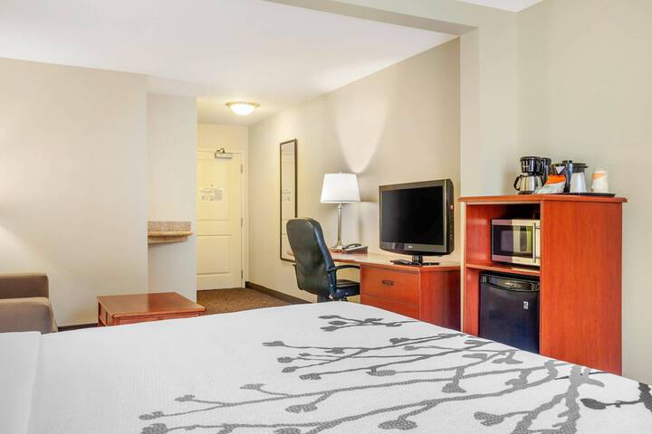 Sleep Inn & Suites Milwaukee Airport