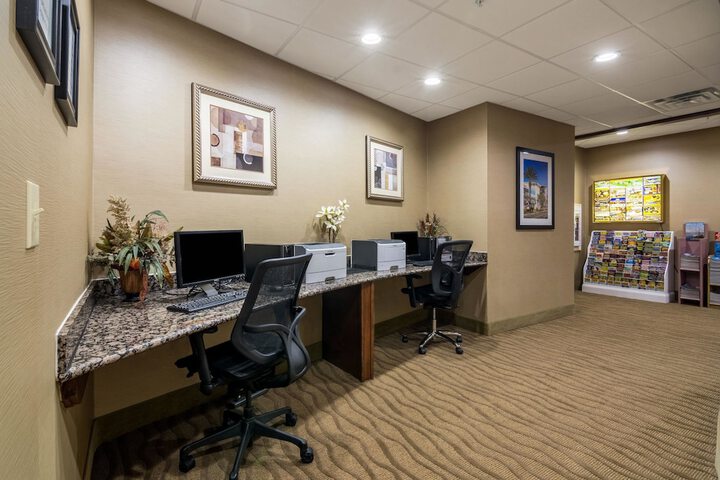 Business Center 52 of 56