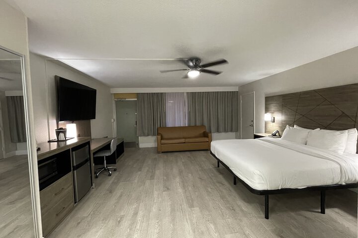 Room 50 of 77