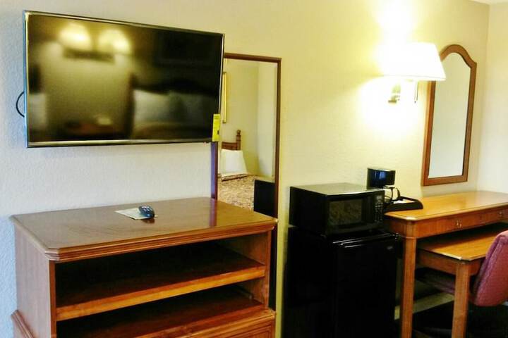 Room 9 of 12