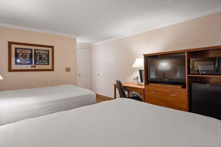 Sturgis Lodge & Suites Travelodge by Wyndham