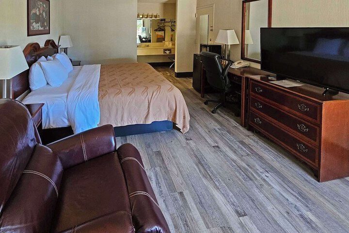 Room 18 of 21