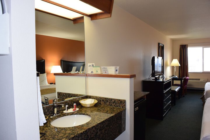 Travelodge Suites by Wyndham Newberg