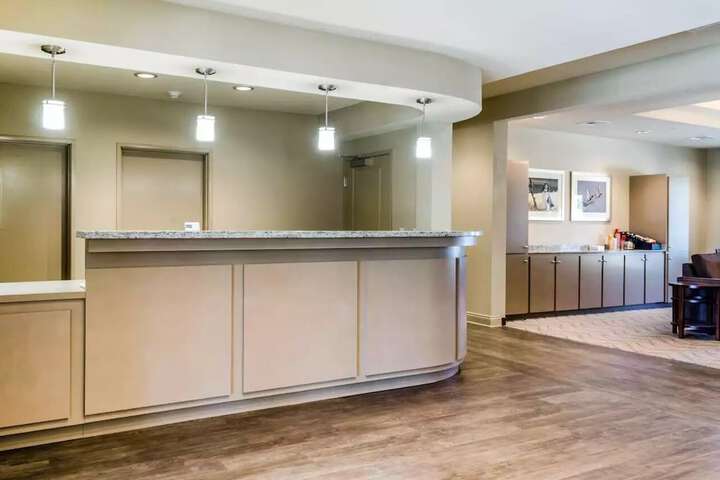 MainStay Suites Hackberry Sportsmans Lodge