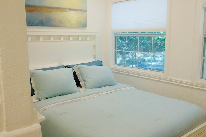 Room 9 of 19