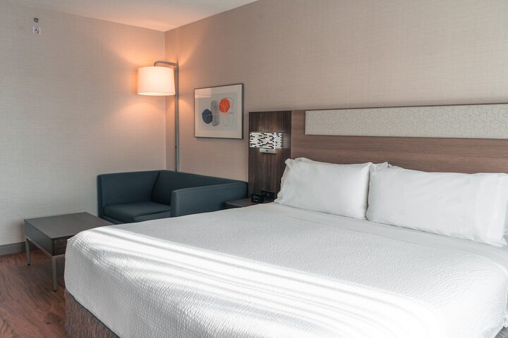 Room 40 of 82
