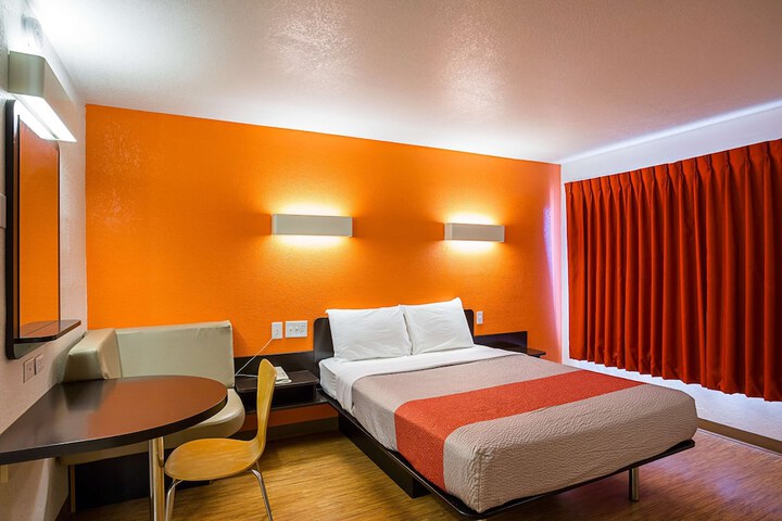 Room 16 of 27