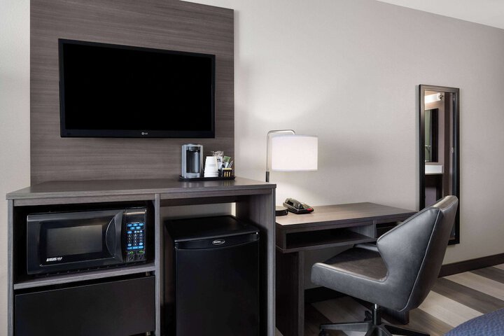 Room 10 of 31