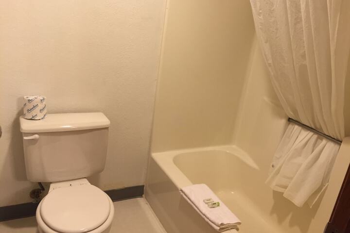 Travelodge by Wyndham Redwood Falls