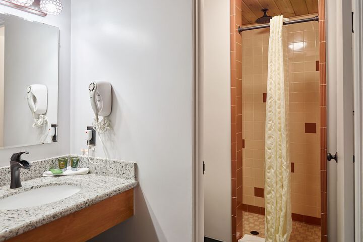 Room 13 of 21