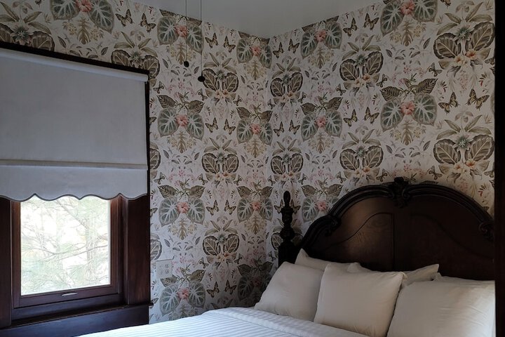 Room 83 of 104