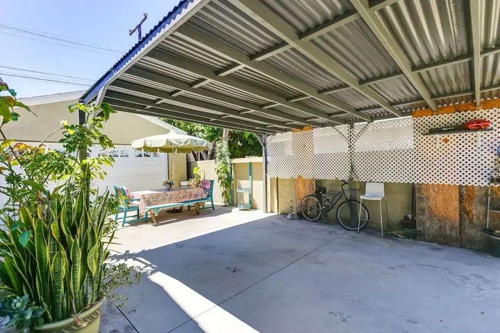 Westminster Escape Near Beaches & Shopping!