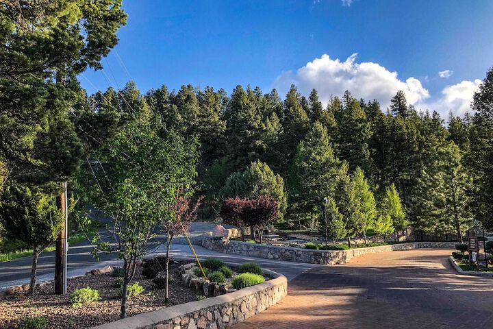 Crown Point Resort