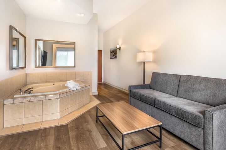 Best Western Plus 1000 Islands Hotel & Suites