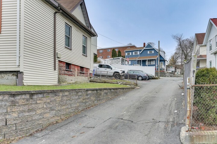 Pet-friendly Malden Apartment: 7 Mi to Boston!