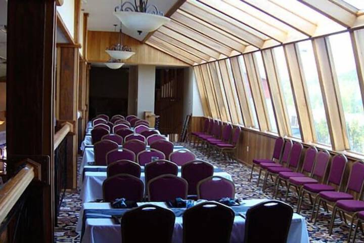 Ballroom/Hall 28 of 39
