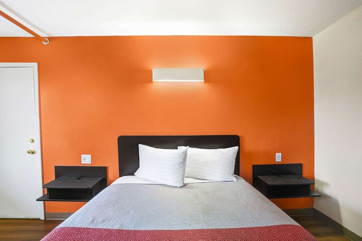 Room 9 of 25