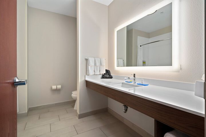Holiday Inn Express Suites Van Buren-Ft Smith Area by IHG