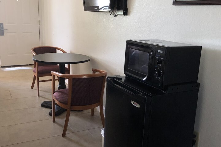 Room 8 of 27