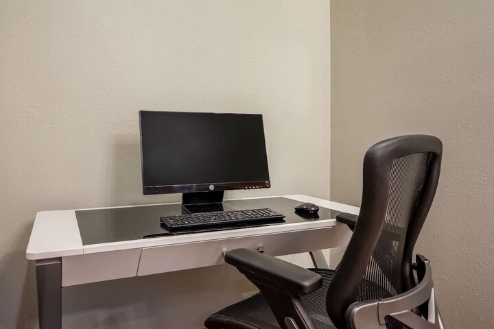 Business Center 26 of 26