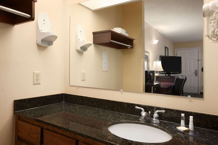 Room 10 of 15