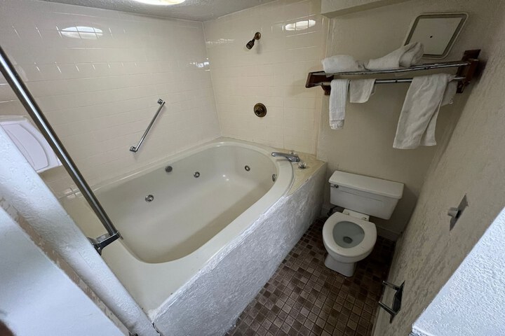 Room 60 of 95