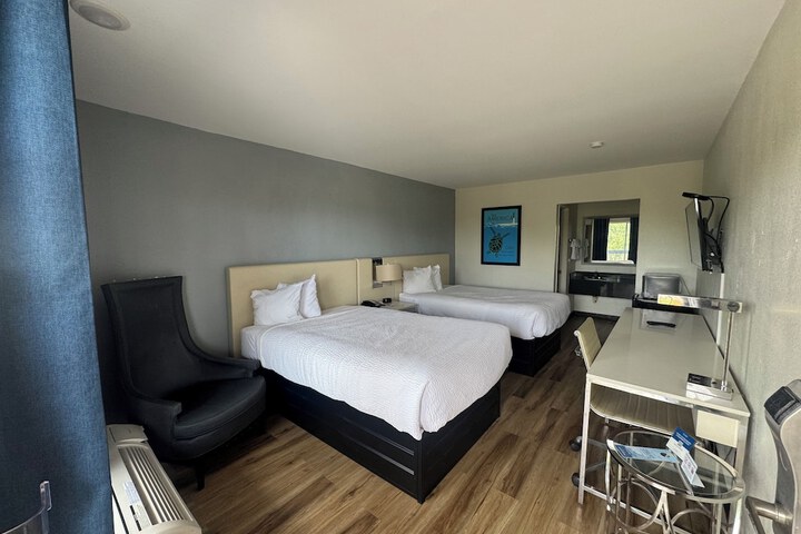Travelodge by Wyndham Fort Myers North