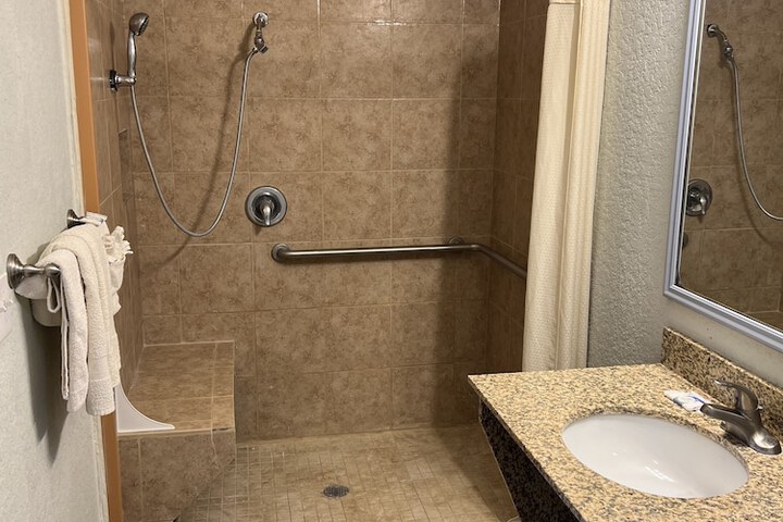 Room 30 of 32