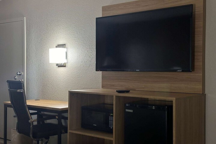 Room 43 of 49