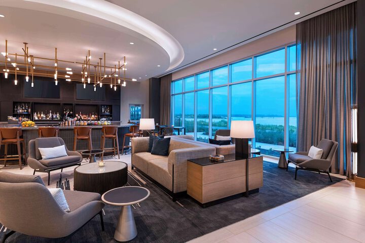 Lounge 58 of 66