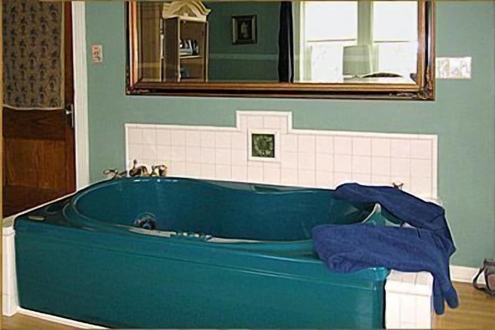 Hot Tub 22 of 24