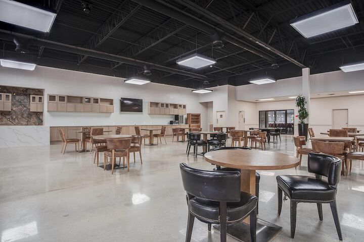 Cottonwood Suites Savannah Hotel & Conference Center