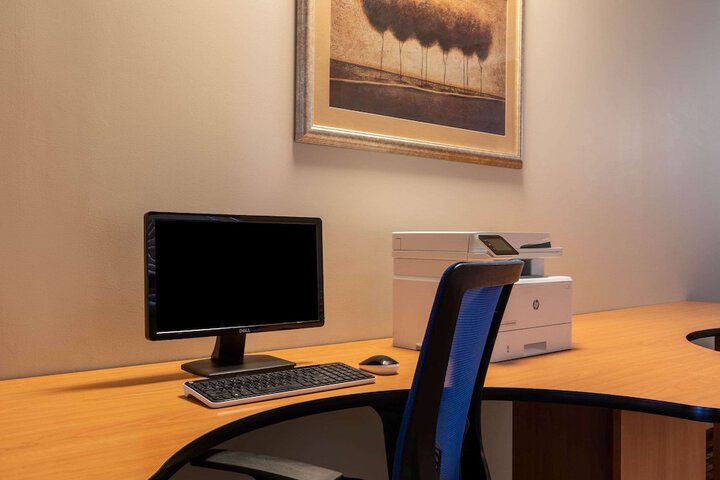 Business Center 24 of 25