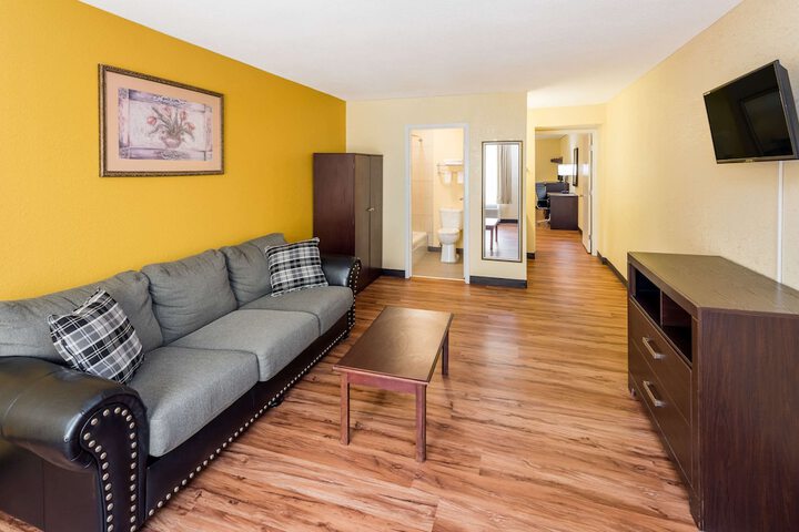 Room 9 of 14