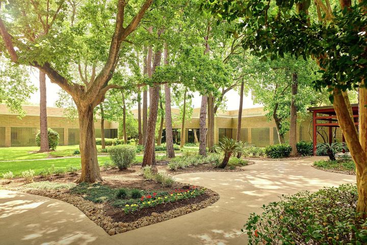 Hotel Exterior 34 of 34