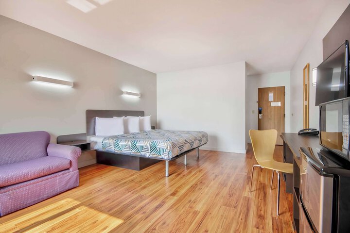 Room 14 of 25