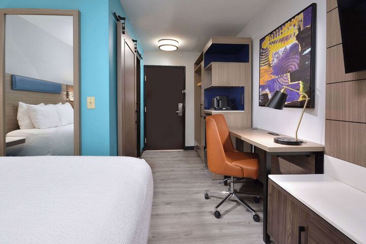 Room 78 of 118